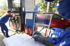 Giá xăng có thể tăng mạnh chiều nay theo thị trường thế giới.