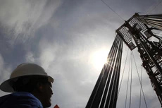 Nếu giá dầu đã chạm đáy, mức đỉnh còn bao xa?