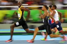 Usain Bolt (trái) có hợp đồng quảng cáo với rất nhiều công ty nổi tiếng thế giới. Ảnh:Reuters