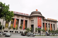 Thử thách đối với cam kết ổn định lãi suất đặt ra ngay từ ngổn ngang khó khăn của hệ thống ngân hàng hiện nay.