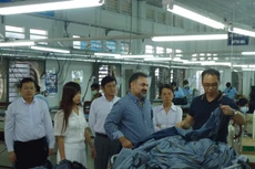 Đối tác Hoa Kỳ tham quan Xí nghiệp May Tân Phú, thuộc Giditexco.