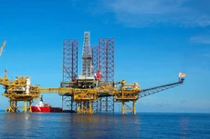 Tiến độ cổ phần hóa các doanh nghiệp nhà nước thuộc lĩnh vực viễn thông, dầu khí… rất chậm. Ảnh: Hoàng Hà