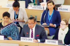 Ông Keith Harper, Đại sứ Mỹ tại Liên Hợp Quốc (giữa) nêu quan ngại về tình hình chính trị Campuchia tại Hội đồng Nhân quyền Liên Hợp Quốc ở Geneva, Thụy Sĩ. Ảnh: UN