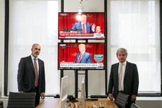 Peter Daou (trái) và David Brock tại văn phòng của Shareblue ở New York. Ảnh:New York Times