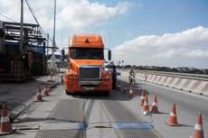 Tiến tới xóa sổ xe quá tải trên địa bàn Hà Nội và Hòa Bình