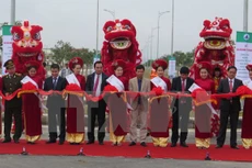 Lễ cắt băng khánh thành công trình. (Ảnh: Văn Sơn/TTXVN)