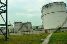 Nhà máy xăng sinh học bio ethanol Dung Quất đang phải ngừng hoạt động vì không tiêu thụ được sản phẩm - Ảnh: Trần Mai