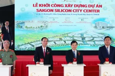 Lãnh đạo UBND TP HCM thực hiện nghi thức khởi công công trình. Ảnh: H.H