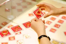 Nhà đầu tư "án binh bất động" khi giá vàng biến động mạnh ngày hôm nay. 