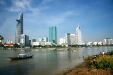 Việc kết nối giao thông Khu đô thị mới Thủ Thiêm với Khu trung tâm TP.HCM là rất bức thiết. Ảnh: Lê Tiên