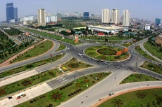 Báo cáo cho hay, “tổng thu ngân sách Nhà nước không đủ bảo đảm nguồn chi thường xuyên và trả nợ. Toàn bộ chi đầu tư đều phải dựa vào nguồn vay nợ của Chính phủ. Nợ công tăng, áp lực trả nợ lớn”.