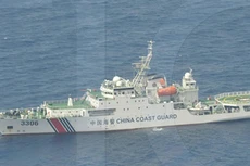 Một trong 10 tàu Trung Quốc trong bức ảnh Philippines chụp ngày 3/9 gần bãi cạn tranh chấp. Ảnh: ABS-CBN NEWS