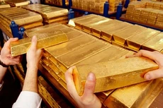 Giá vàng sụt giảm đầu tuần