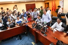 Buổi họp báo do Thứ trưởng Bộ Tài nguyên và môi trường Võ Tuấn Nhân chủ trì diễn ra hơn 10 phút và kết thúc trong sự ngỡ ngàng của các phóng viên có mặt - Ảnh: Nguyễn Khánh