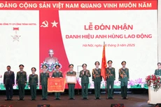 Đánh dấu 3 thập kỷ vươn mình, Viettel Construction đón nhận danh hiệu “Anh hùng lao động”