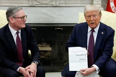 Anh trở thành nước đầu tiên đạt thỏa thuận thương mại với Mỹ