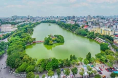 Cùng với việc đặt tên đường, phố mới, thành phố Hà Nội cũng đặt tên 14 vườn hoa