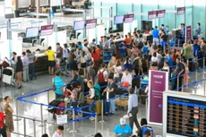 Trong dịp nghỉ lễ 30/4 - 1/5 năm nay, sản lượng chuyến bay và hành khách qua Cảng hàng không quốc tế Nội Bài dự kiến tăng cao cả quốc nội và quốc tế. Ảnh minh họa