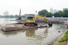 Hà Nội đầu tư hơn 99 tỷ đồng làm sạch Hồ Tây. Ảnh minh họa