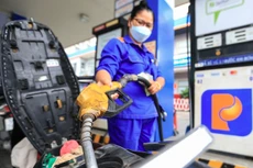 Ngày 5/6, giá xăng RON 95 trong nước sẽ tăng nhẹ . Ảnh minh họa
