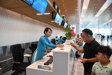 Hành khách làm thủ tục tại nhà ga T3 Tân Sơn Nhất