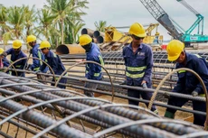 Theo quy định pháp luật đấu thầu, nhà thầu được phép đề xuất một nhân sự cùng lúc tham dự hoặc thực hiện nhiều gói thầu. Ảnh minh họa