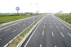 Dự án đường cao tốc Tp.HCM - Trung Lương, dự án xây dựng cầu Vĩnh Tuy đã áp dụng cơ chế chỉ định thầu với tỷ lệ tiết kiệm là 5%.