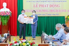 Tập đoàn Hưng Thịnh trao tặng 50.000 liều vắc-xin phòng, chống Covid-19 cho tỉnh Bình Định
