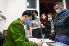 Công an Hà Nội làm thủ tục cấp đổi Căn cước công dân gắn chíp cho người dân