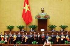 14 tân thành viên Chính phủ ra mắt Quốc hội sau khi được phê chuẩn, sáng 8/4. Ảnh: Giang Huy