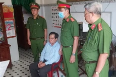 Cơ quan điều tra đọc lệnh khám xét nhà ông Nguyện