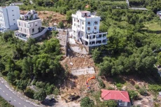 Biệt thự nằm trên núi ở Nha Trang sạt lở sau bão số 9