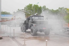 Binh chủng hoá học phun khử khuẩn tại Quảng Ninh