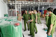 Bắt giám đốc nghi sản xuất hàng giả vùng biên