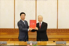 Tổng Bí thư, Chủ tịch nước Nguyễn Phú Trọng trao Quyết định phân công Ủy viên Bộ Chính trị