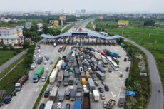 Cửa ngõ Hà Nội ùn tắc trong ngày đầu cách ly xã hội