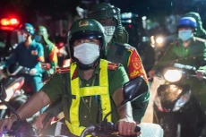Quân đội, công an trong đêm đầu tiên TP.HCM siết chặt giãn cách