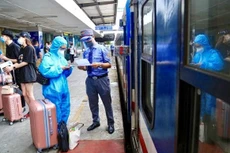 Hành khách nên chủ động khai báo y tế điện tử trên PC-COVID trước khi đi tàu