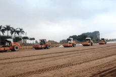 Nhà thầu thi công cao tốc Bắc-Nam đoạn tuyến Mai Sơn-Quốc lộ 45. Ảnh: Vietnam+