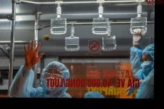 6 xe buýt chở hơn 100 F1 rời ổ dịch Bệnh viện Hữu Nghị Việt Đức