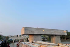 Công trường dang dở của cầu Long Kiểng