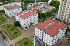 Những tòa chung cư xây xong rồi bị bỏ hoang ngay trên "đất vàng" thủ đô