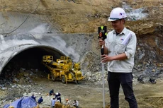 Công nhân thi công tại cao tốc Bắc - Nam đoạn qua tỉnh Thanh Hoá