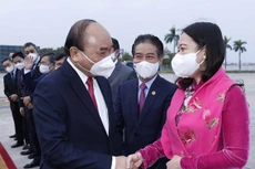 Phó Chủ tịch nước Võ Thị Ánh Xuân tiễn Chủ tịch nước Nguyễn Xuân Phúc tại Sân bay Quốc tế Nội Bài. Ảnh: TTXVN