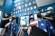 Người Hà Nội đổ xô đi cắt tóc