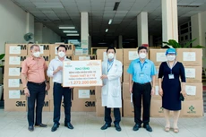 Tập đoàn Hưng Thịnh hỗ trợ trang thiết bị y tế với kinh phí gần 2 tỷ đồng cho Bệnh viện Nhân dân 115 và Gia Định