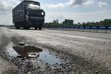 Bộ GTVT dự kiến thành lập Tổ giám định xây dựng về nguyên nhân hư hỏng một số bộ phận công trình tại Dự án đường cao tốc Đà Nẵng - Quảng Ngãi. Ảnh: Nguyễn Tú