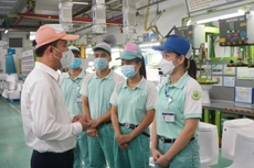 Tính đến hết ngày 21/12/2021, toàn Ngành đã tiếp nhận hồ sơ và giải quyết cho 842 đơn vị với 159.885 lao động tạm dừng đóng quỹ hưu trí và tử tuất với số tiền hơn 1.111,4 tỷ đồng