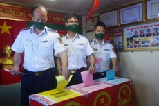Kiên Giang: Tàu Cảnh sát biển 9003 bầu cử sớm giữa biển