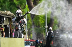 Phun khử khuẩn hàng loạt tuyến phố ở Hà Nội